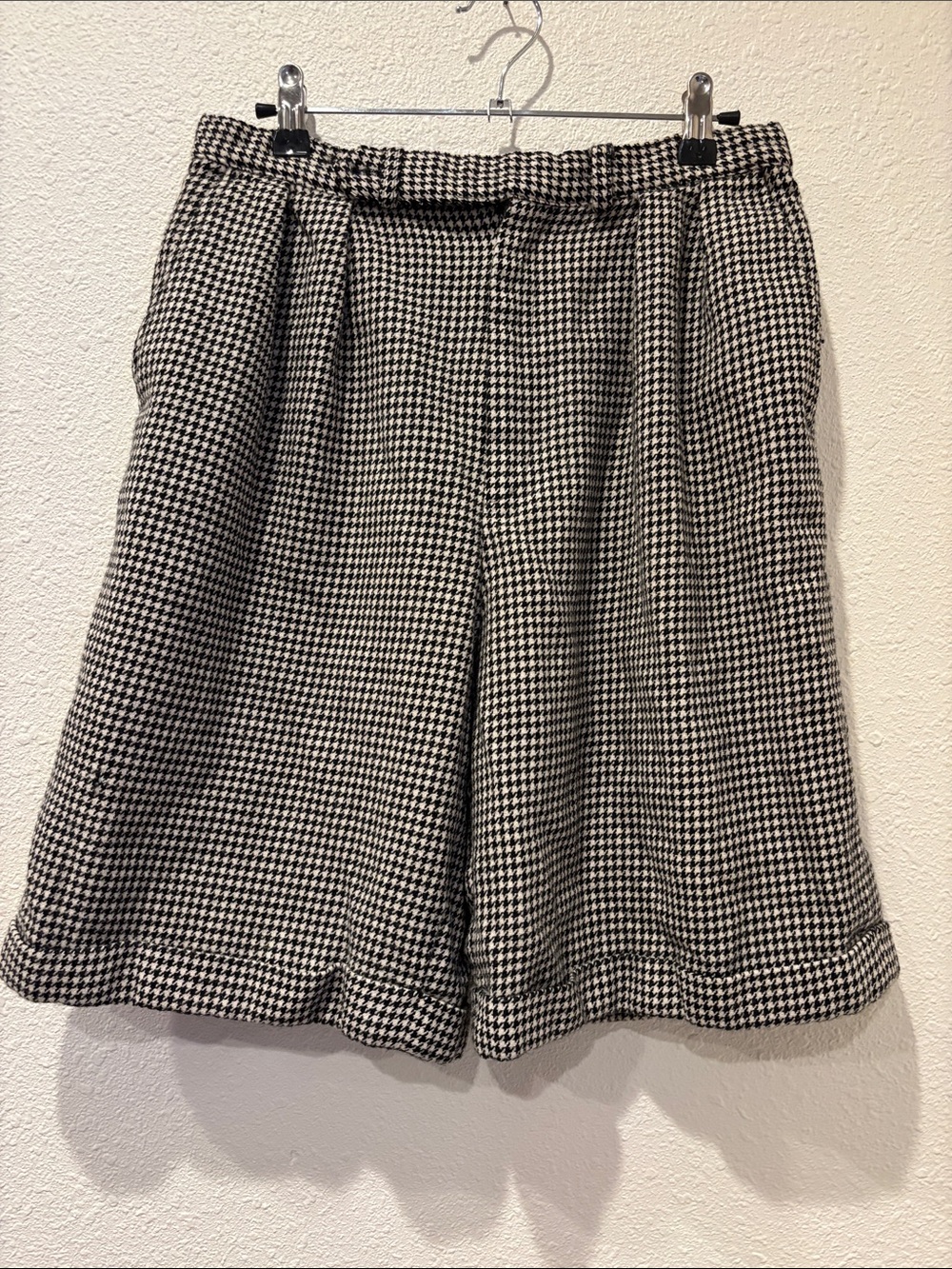 Hi-rise houndstooth shorts 90s